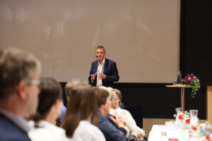Hans Ahola 70 år välgörenhetsseminarium