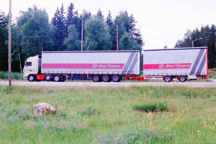 1998: Ahola var först ute med denna typ av ekipage i Sverigetrafiken. En mycket effektiv lösning. ”Mindre utsläpp bättre…